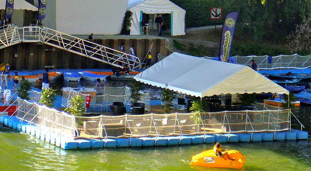 3-Realisation-terrasse-flottante-sur-mesure-evenementiel-idf-scène-flottante