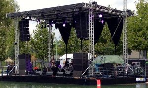 Location scène flottante modulaire concert Pantin