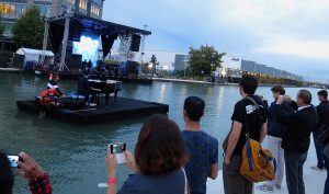 3-location-ponton-evenementiel-barge-spectacle-plateforme-flottante-artistique