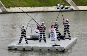 -location-ponton-evenementiel-barge-spectacle-plateforme-flottante-artistique